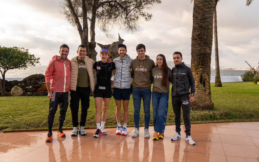 Los atletas de élite se citan en el hotel THB Los Molinos antes de comenzar los 3 Días Trail Ibiza